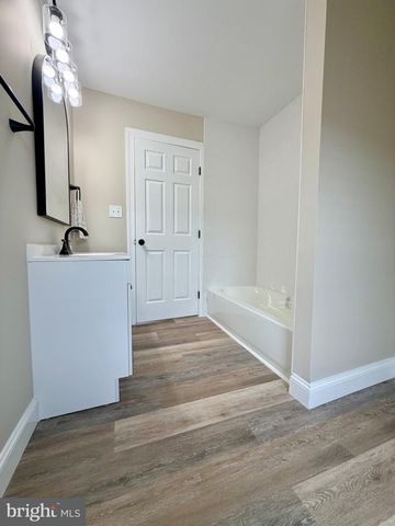 19 W MADISON ST, Paulsboro, NJ 08066