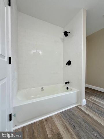 19 W MADISON ST, Paulsboro, NJ 08066