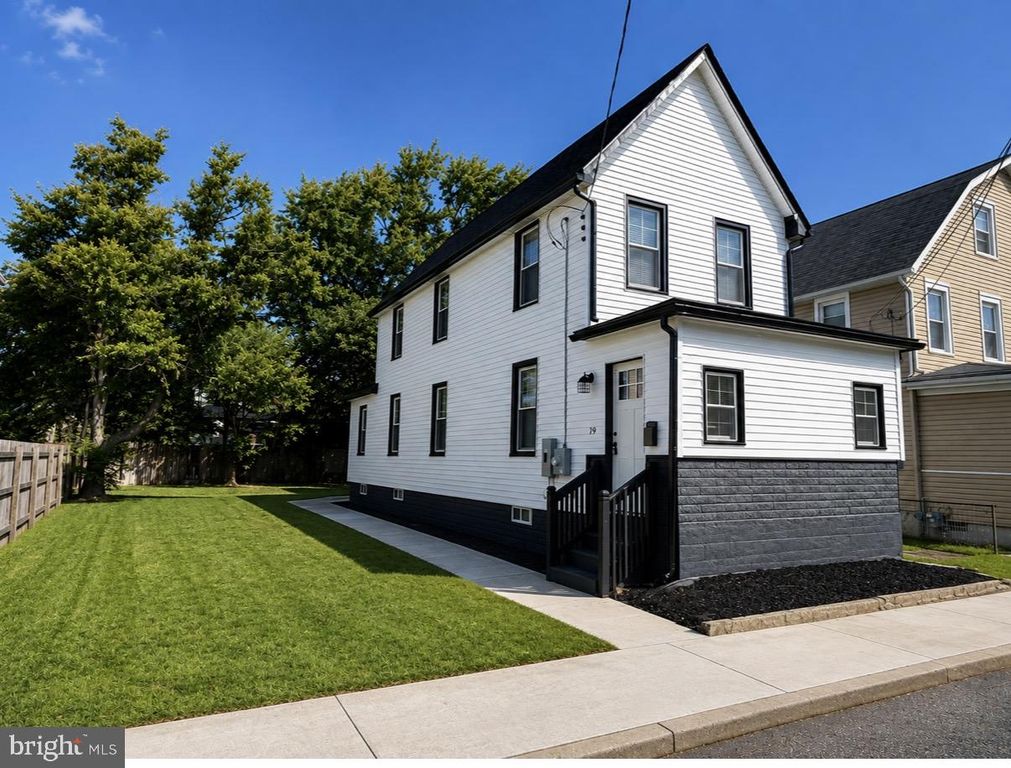 19 W MADISON ST, Paulsboro, NJ 08066