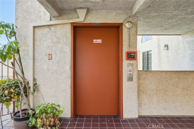 7625 Reseda 202, Reseda, CA 91335