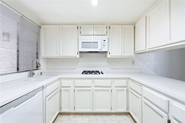 7625 Reseda 202, Reseda, CA 91335