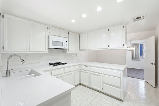 7625 Reseda 202, Reseda, CA 91335