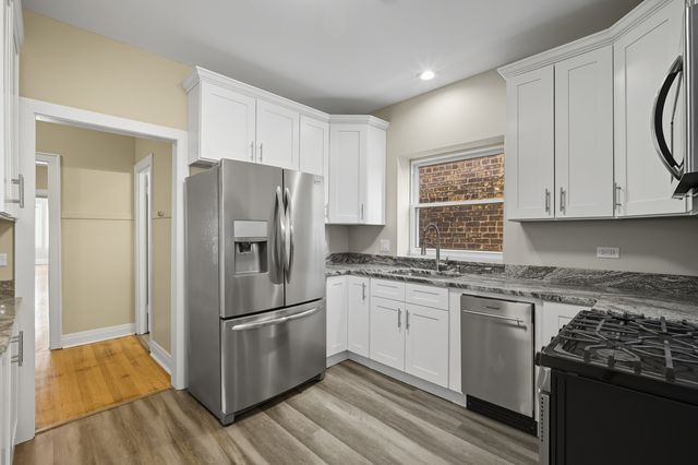 4831 W Roscoe Street 3, Chicago, IL 60641