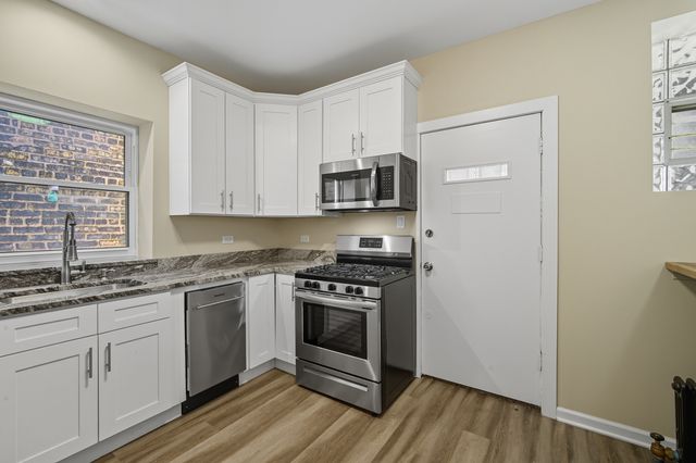 4831 W Roscoe Street 3, Chicago, IL 60641