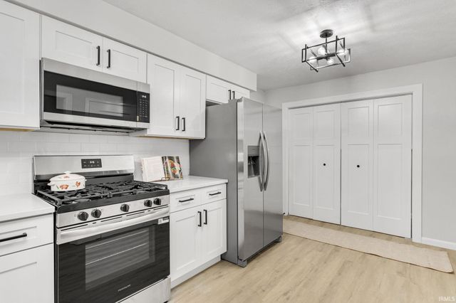 105 E Jennings Avenue, South Bend, IN 46614