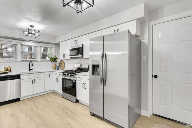 105 E Jennings Avenue, South Bend, IN 46614