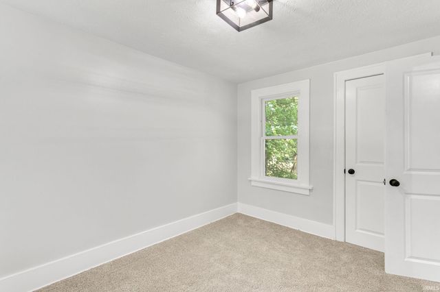 105 E Jennings Avenue, South Bend, IN 46614