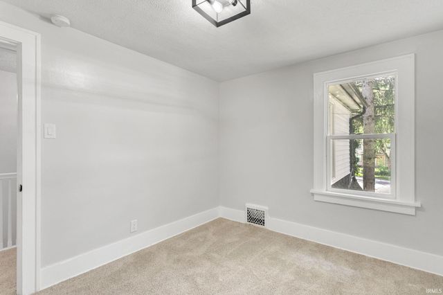 105 E Jennings Avenue, South Bend, IN 46614
