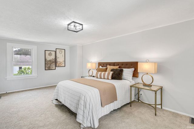 105 E Jennings Avenue, South Bend, IN 46614