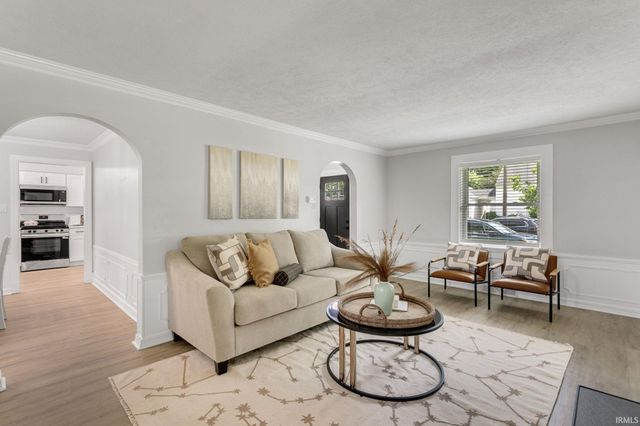 105 E Jennings Avenue, South Bend, IN 46614