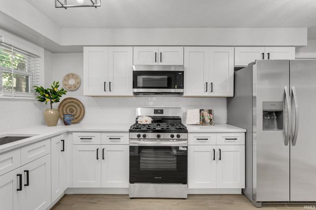 105 E Jennings Avenue, South Bend, IN 46614
