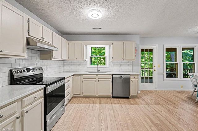2371 Oakton Drive, Clemmons, NC 27012