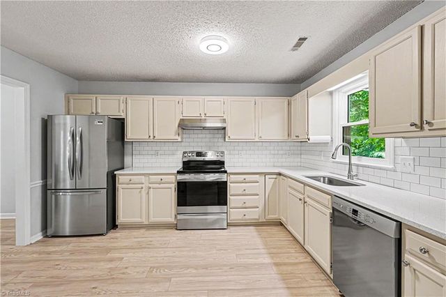 2371 Oakton Drive, Clemmons, NC 27012
