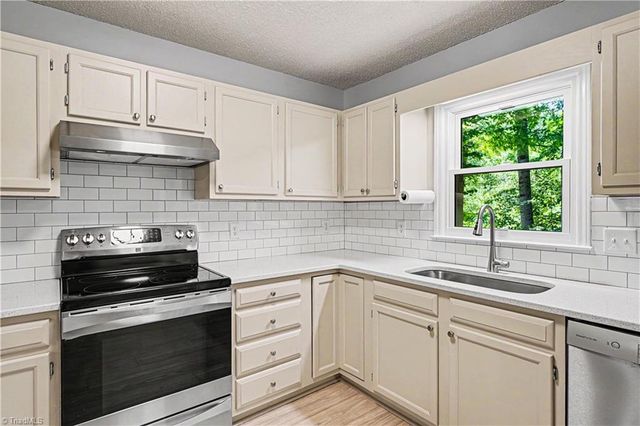 2371 Oakton Drive, Clemmons, NC 27012
