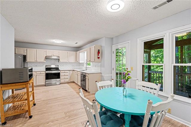 2371 Oakton Drive, Clemmons, NC 27012