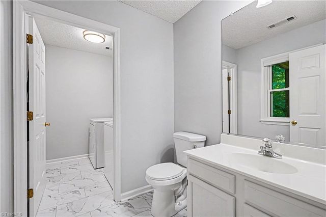2371 Oakton Drive, Clemmons, NC 27012