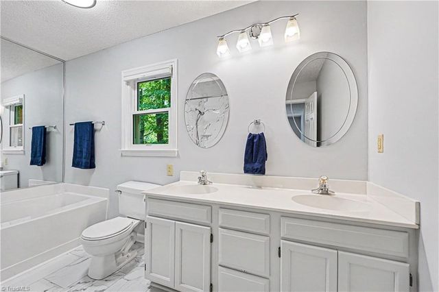 2371 Oakton Drive, Clemmons, NC 27012