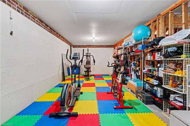2371 Oakton Drive, Clemmons, NC 27012