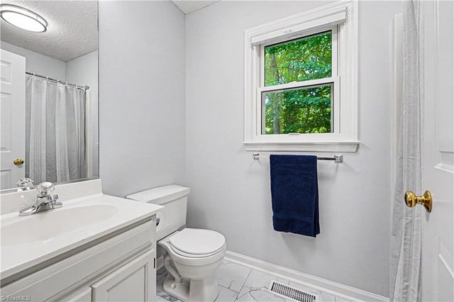 2371 Oakton Drive, Clemmons, NC 27012