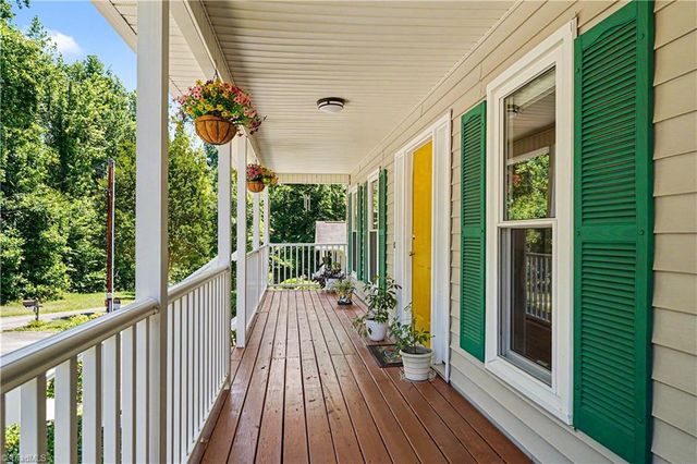 2371 Oakton Drive, Clemmons, NC 27012