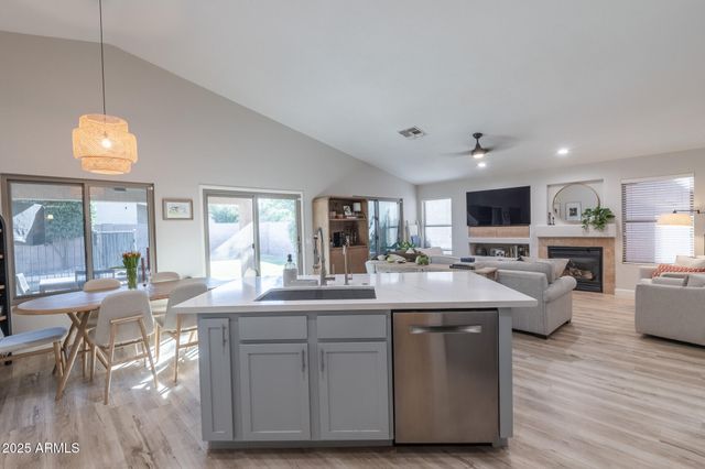 2881 E LA COSTA Drive, Chandler, AZ 85249