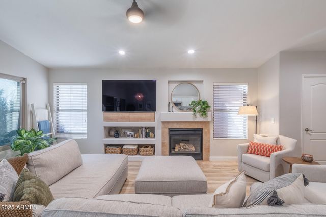 2881 E LA COSTA Drive, Chandler, AZ 85249