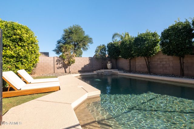 2881 E LA COSTA Drive, Chandler, AZ 85249