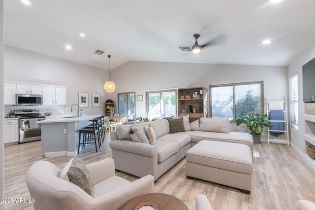 2881 E LA COSTA Drive, Chandler, AZ 85249