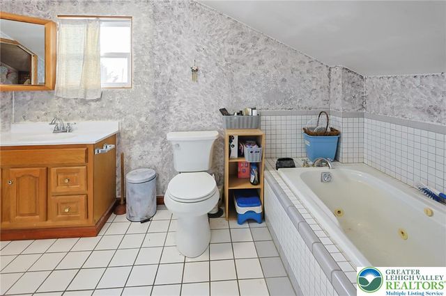 775 Nazareth PIKE, Lower Nazareth Twp, PA 18064