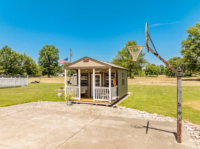 405 E McDonald Street, Hartford City, IN 47348