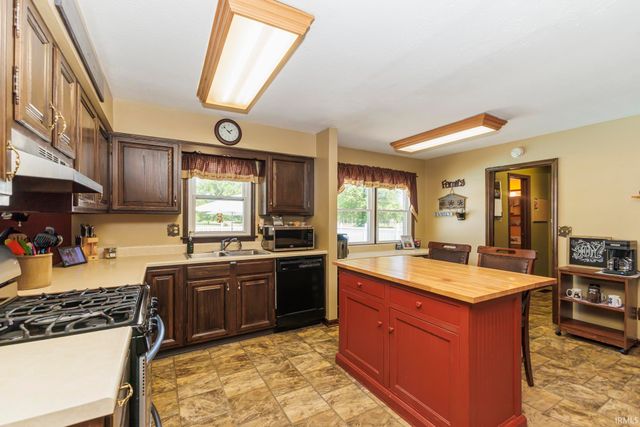 405 E McDonald Street, Hartford City, IN 47348