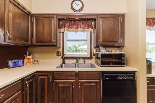 405 E McDonald Street, Hartford City, IN 47348