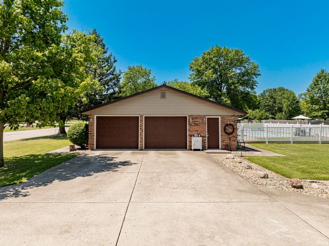 405 E McDonald Street, Hartford City, IN 47348