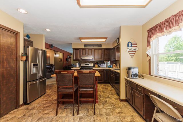 405 E McDonald Street, Hartford City, IN 47348