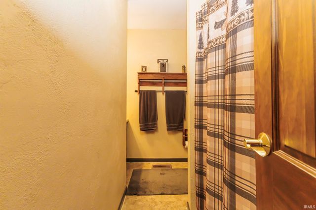 405 E McDonald Street, Hartford City, IN 47348