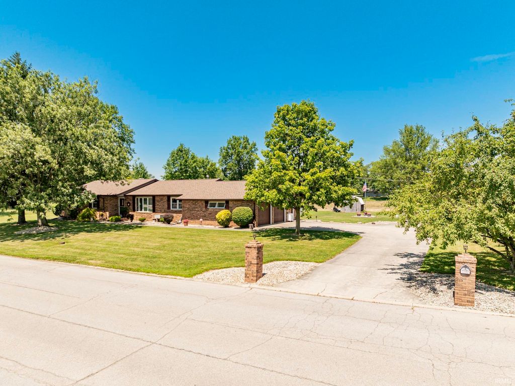 405 E McDonald Street, Hartford City, IN 47348