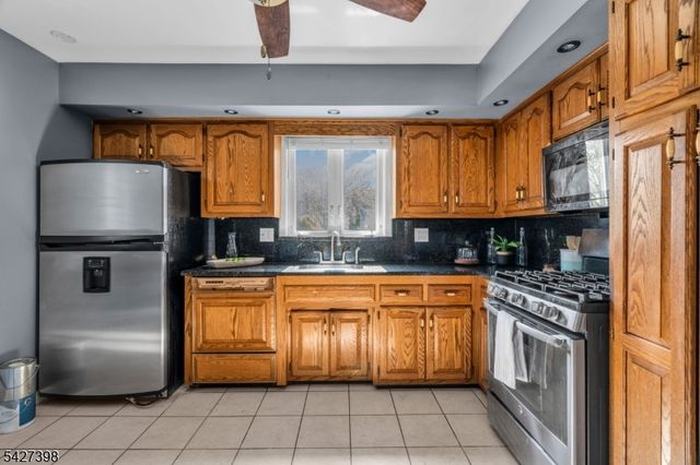 1453 Lambert St, Rahway City, NJ 07065