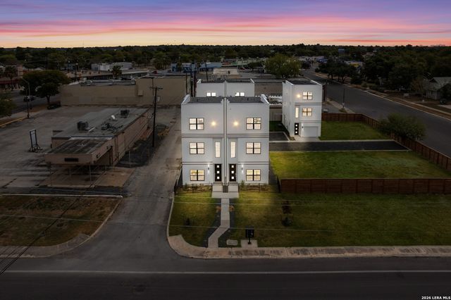 1735 W Gramercy Pl #301/302, San Antonio, TX 78201