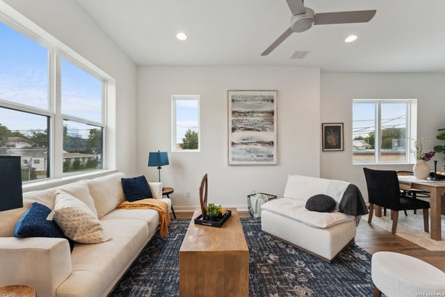 1735 W Gramercy Pl #301/302, San Antonio, TX 78201