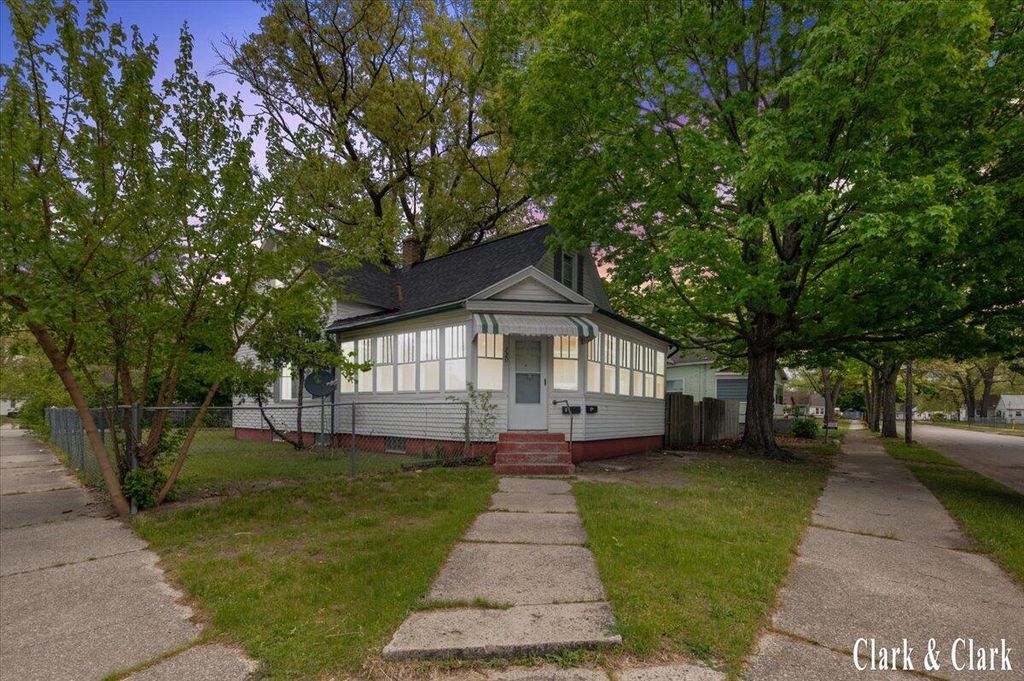 720 Hill Avenue, Muskegon, MI 49442