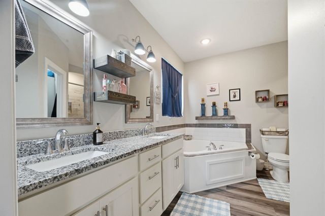 6410 S Jade Ct, Derby, KS 67037