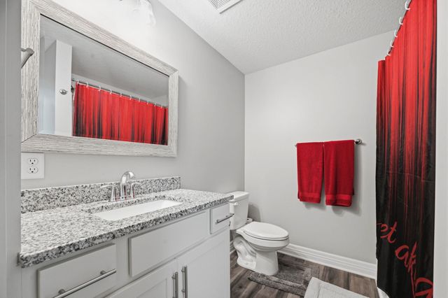 6410 S Jade Ct, Derby, KS 67037