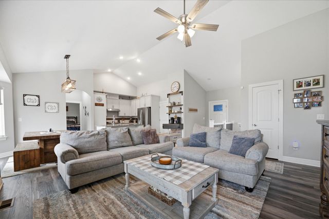 6410 S Jade Ct, Derby, KS 67037
