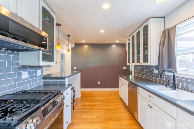 9802 35th Avenue SW, Seattle, WA 98126