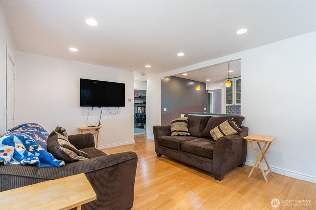 9802 35th Avenue SW, Seattle, WA 98126