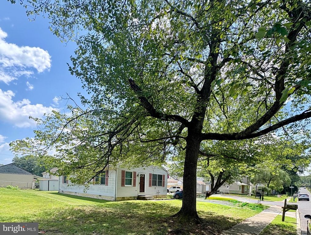 522 1ST AVE, Deptford, NJ 08096