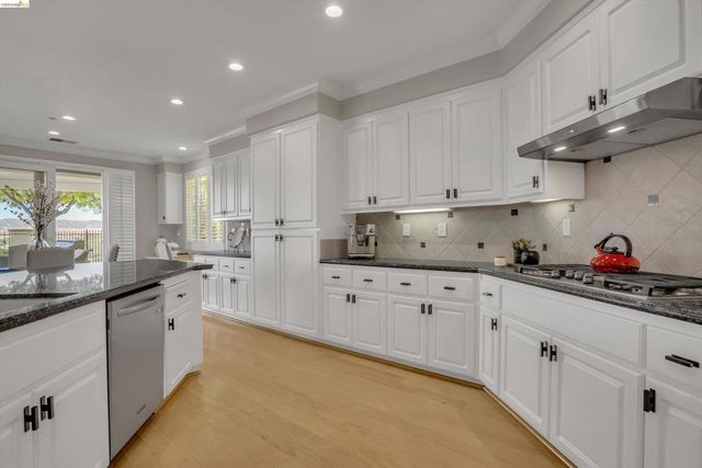 179 E Country Club Dr, Brentwood, CA 94513