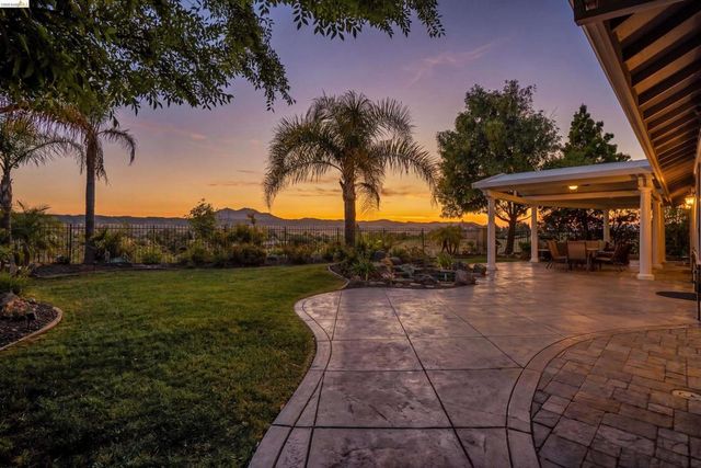 179 E Country Club Dr, Brentwood, CA 94513
