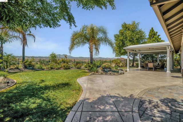 179 E Country Club Dr, Brentwood, CA 94513