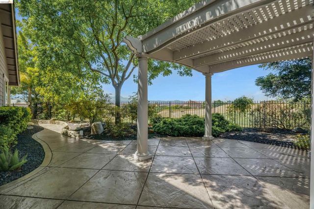179 E Country Club Dr, Brentwood, CA 94513